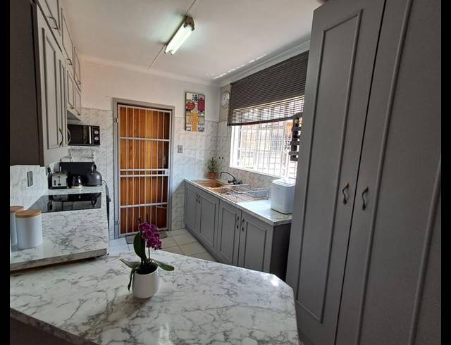 2 BEDROOM HOUSE FOR SALE IN DALPARK EXT 1